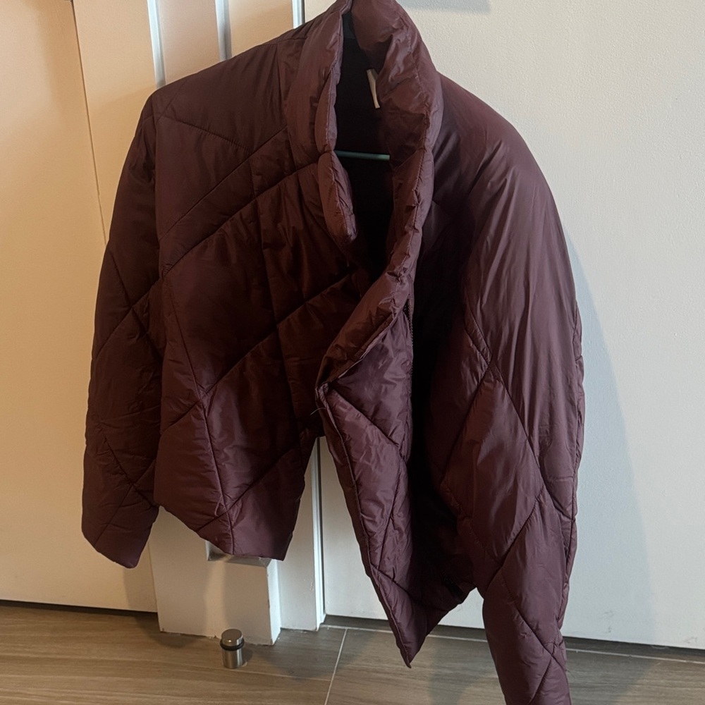 Calvin Klein Jeans Women's Puffer Jacket in Rich Burgundy